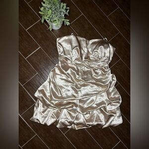 City Triangles champagne sleeveless balloon hem sz 20